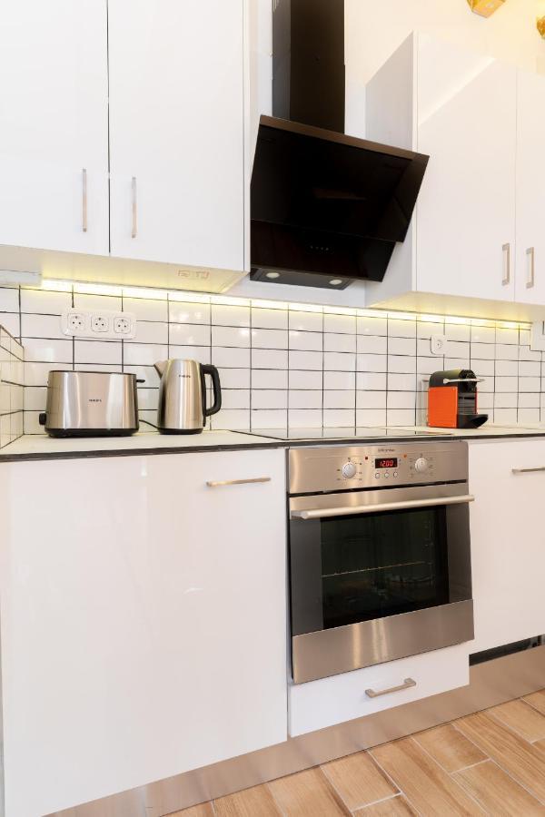 Modern Apartment, Short Walk To Acropolis Sites أثينا المظهر الخارجي الصورة