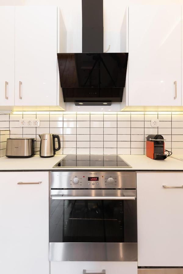 Modern Apartment, Short Walk To Acropolis Sites أثينا المظهر الخارجي الصورة