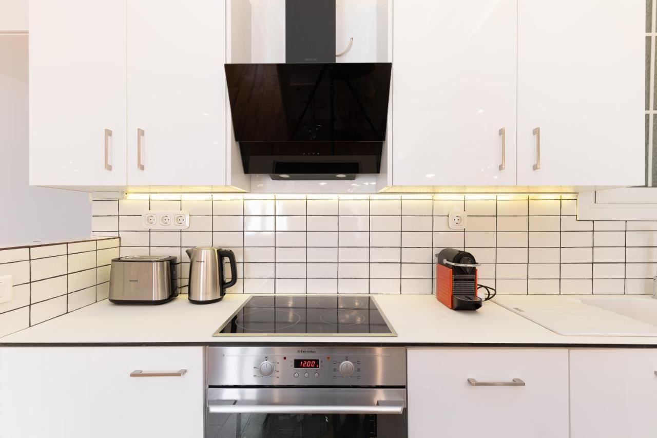 Modern Apartment, Short Walk To Acropolis Sites أثينا المظهر الخارجي الصورة