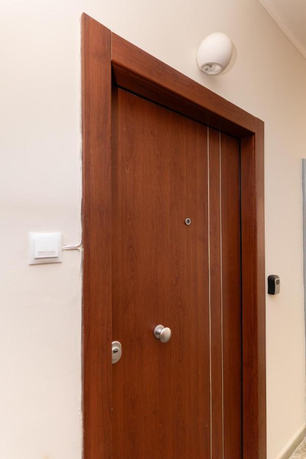 Modern Apartment, Short Walk To Acropolis Sites أثينا المظهر الخارجي الصورة