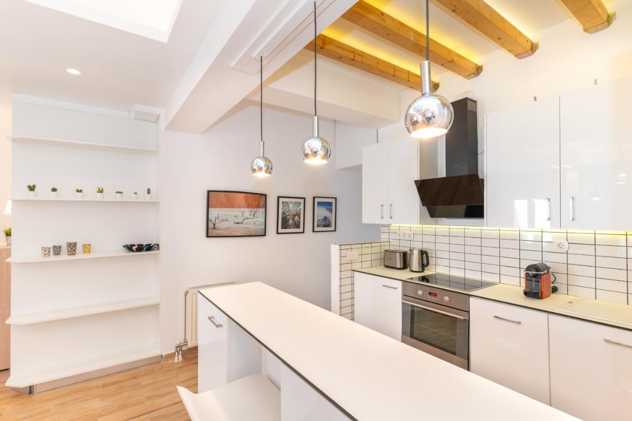 Modern Apartment, Short Walk To Acropolis Sites أثينا المظهر الخارجي الصورة
