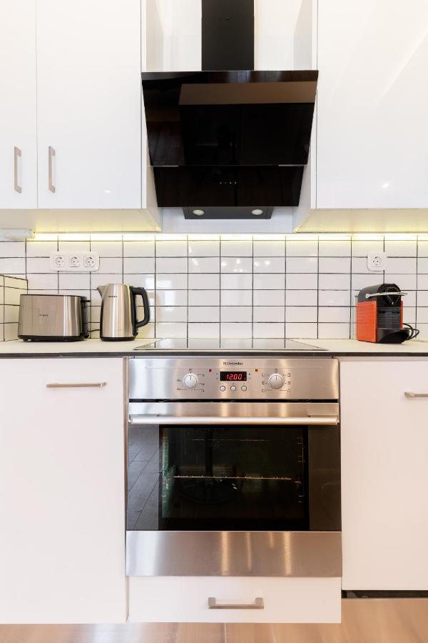 Modern Apartment, Short Walk To Acropolis Sites أثينا المظهر الخارجي الصورة